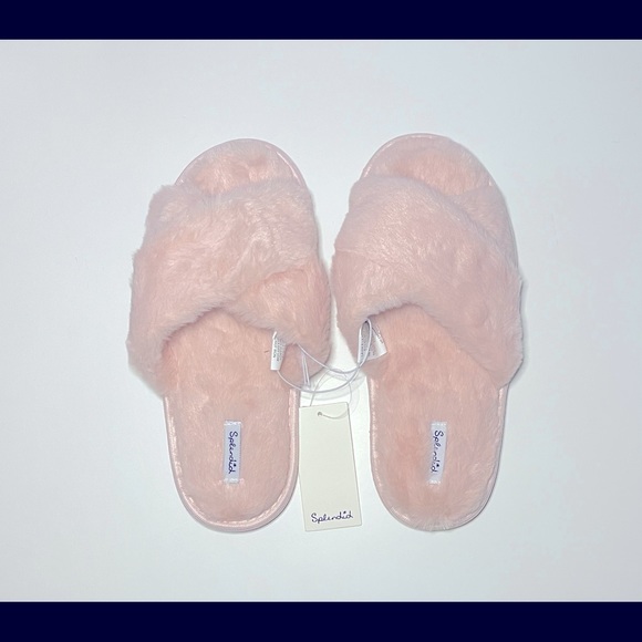 New with Tags Cozy faux fur pink slippers by Splendid in size S/M(5-7.5) - Picture 1 of 5